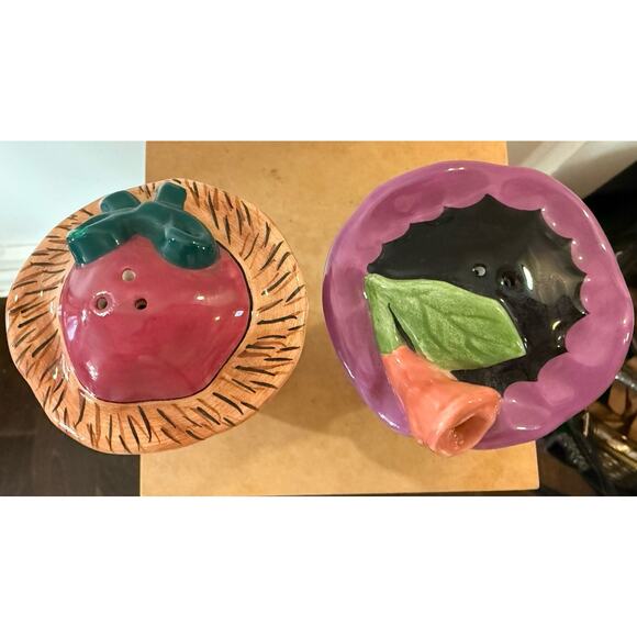 Ganz Pati’s People Hand Painted Ceramic Lady Salt Pepper Shakers Whimsical - Picture 3 of 7